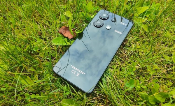 Недорогой смартфон Redmi Note 13. Недорогой смартфон, который выглядит дороже своих денег. Фото.