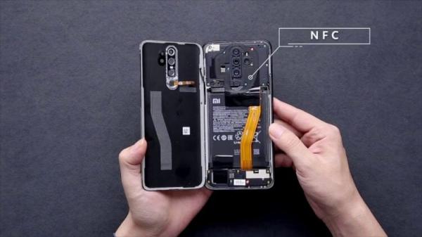 Где в телефоне NFC. Обычно антенна NFC располагается в верхней части смартфона. Фото.