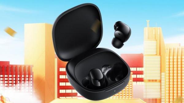 Спортивные наушники Redmi Buds 6 Play. Это самые дешевые наушники Xiaomi в 2024 году. Фото.