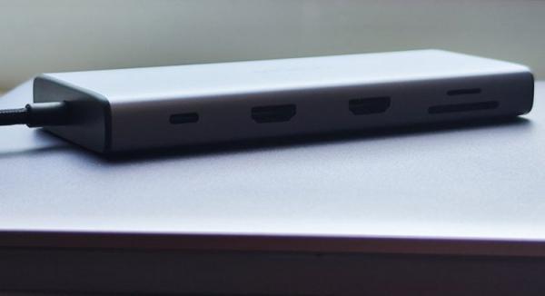 Какие разъемы есть у USB-хаба. На одной из сторон располагаются порты HDMI, слоты для карт памяти и разъем для подключения питания. Какие разъемы есть у USB-хаба. На одной из сторон располагаются порты HDMI, слоты для карт памяти и разъем для подключения питания. Фото.