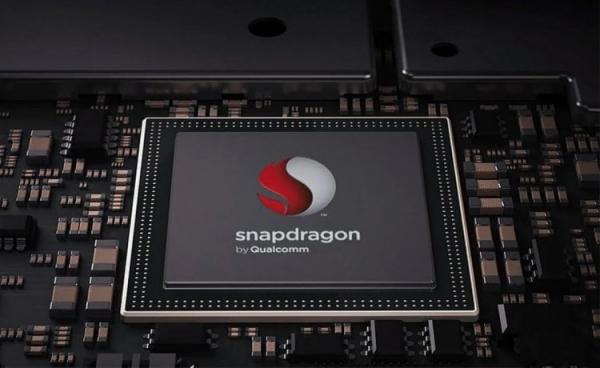 Сравнение процессоров Snapdragon и Helio. Snapdragon считается более надежным брендом, но неудачные чипы у него тоже есть. Фото.