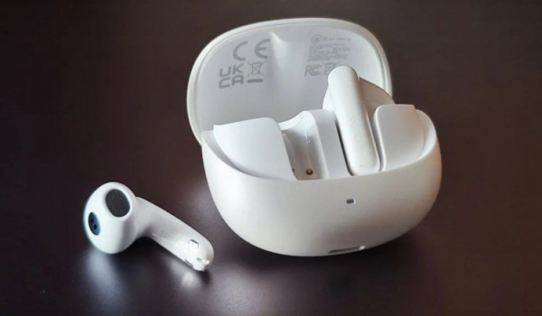 UGREEN HiTune H6 Pro — отличная альтернатива AirPods 4. Достойная альтернатива AirPods 4 от бренда, выпускающего классные аксессуары для смартфонов. Фото.
