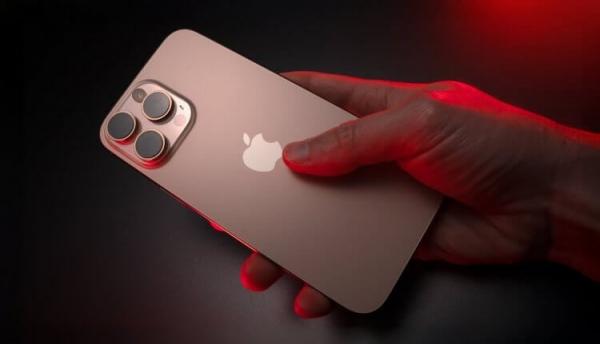 Новый Apple iPhone 16 Pro Max. Свежатина от Apple со специальной кнопкой для камеры. Фото: Dave2D. Фото.