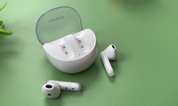 OPPO Enco Air 3 с пространственным аудио. Недорогие наушники с пространственным звуком. Фото: Techniqued. Фото.