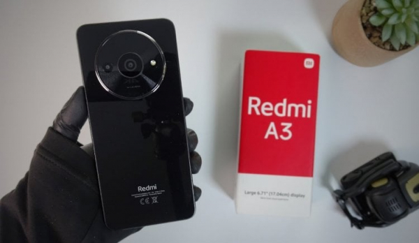 Есть ли разница между POCO C61 и Redmi A3. POCO C61 и Redmi A3 — два одинаковых смартфона, только от разных брендов. Фото: Infofull. Фото.