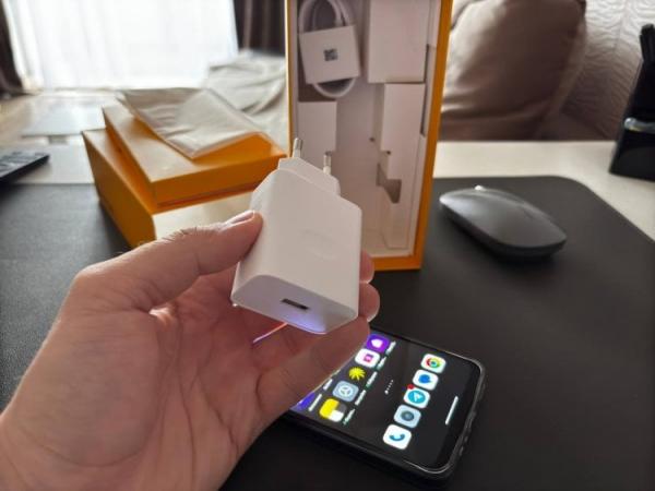 Какой смартфон с мощной батареей купить. В комплекте со смартфоном есть блок быстрой зарядки на 45 Вт. Какой смартфон с мощной батареей купить. В комплекте со смартфоном есть блок быстрой зарядки на 45 Вт. Фото.