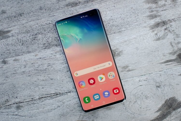 Как изменились смартфоны за последние 5 лет. Старый Galaxy S10 почти не отличается от современных аппаратов в худшую сторону. Фото: Digital Trends. Фото.