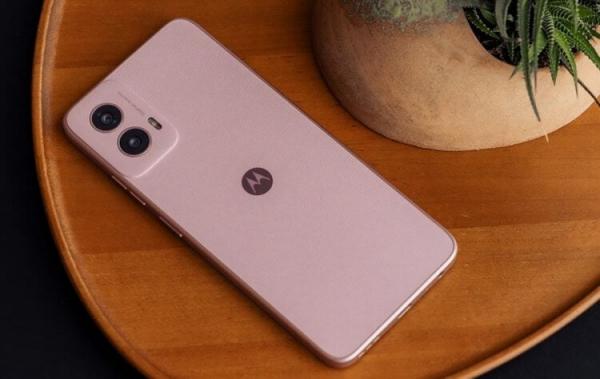 Moto G Power 5G 2024 — телефон, который можно долго не заряжать. Moto G Power 5G 2024. Изображение: Designlab. Фото.