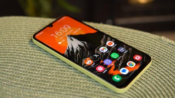 Смартфон, который долго обновляется. Говорят, на Galaxy A16 5G можно даже поиграть. Но во что? Фото: Bajtbox. Фото.