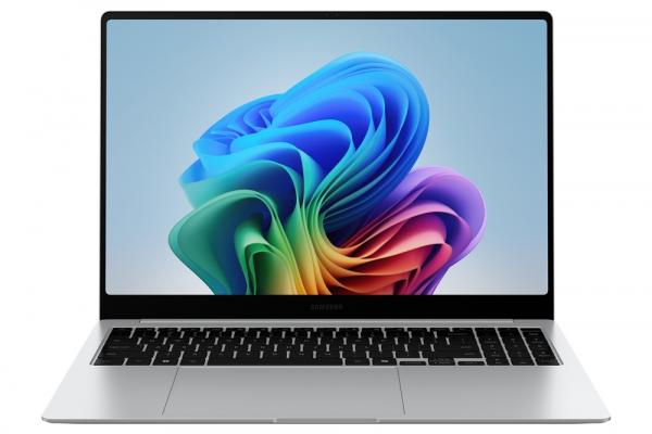 Samsung Galaxy Book 5 Pro - передний вид Samsung Galaxy Book 5 Pro - передний вид