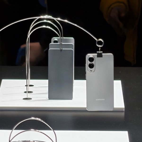 Задняя панель Galaxy S25 Edge Задняя панель Galaxy S25 Edge