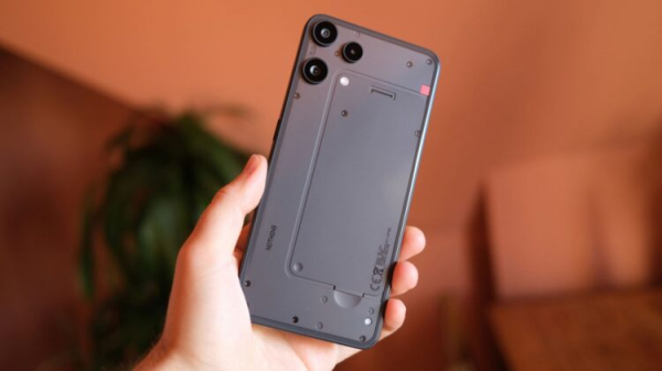 А вот 3a Lite — брат-близнец Phone 2 Pro, но более элитный благодаря дизайну. Фото.