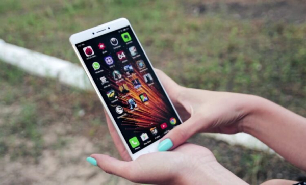 Новый смартфон заставит вспомнить о линейке Xiaomi Mi Max. Изображение: stupidmadworld. Фото.