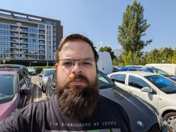 Дневное селфи на Pixel 9 Pro. Фото: gsmarena.com. Фото.