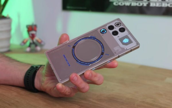 Это самый мощный смартфон на Android. Изображение: Tech Spurt. Фото.