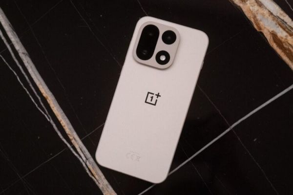 OnePlus 15. Проходим мимо! Изображение: cnet.com. Фото.