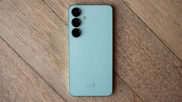 Samsung Galaxy S25. Проходим мимо! Фото: trustedreviews.com. Фото.