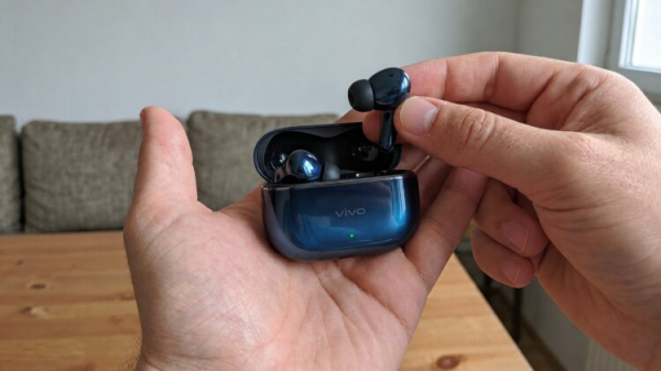 Навороченные наушники vivo TWS 5 Hi-Fi. Фото.