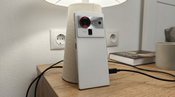 Смартфон Nubia Z80 Ultra с модулем камеры 50X