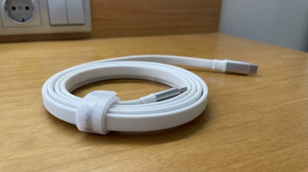 Кабель USB-C с разъёмами и застёжкой-липучкой