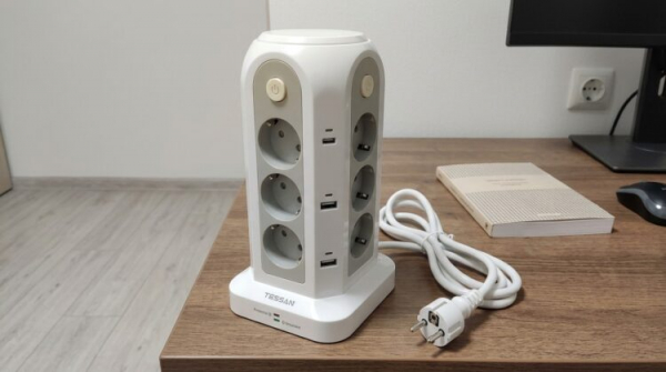 Сетевой удлинитель-башня TESSAN с розетками и USB-портами