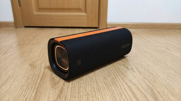 Портативная колонка Xiaomi с подсветкой вокруг динамика