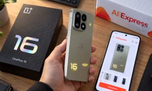 Смартфон OnePlus 16 в руке