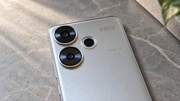 Блок камер смартфона POCO F6